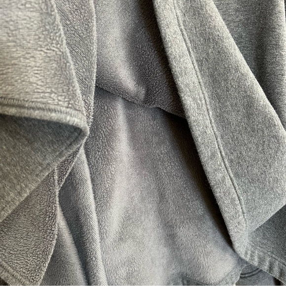 UGG Charlynne Fleece Lined Poncho in Grey, size XS/S - Picture 8 of 9